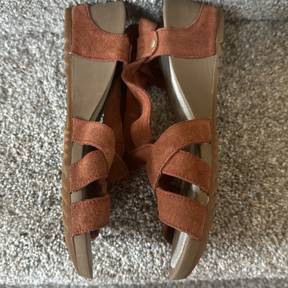 Merrell Select Fresh Air Cushion Suede Sandals-Nearly New - Picture 5 of 8